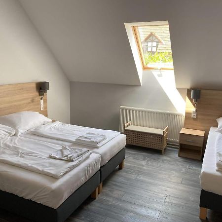 Kis Szieszta Panzio Bed & Breakfast Balatonboglar Exterior photo