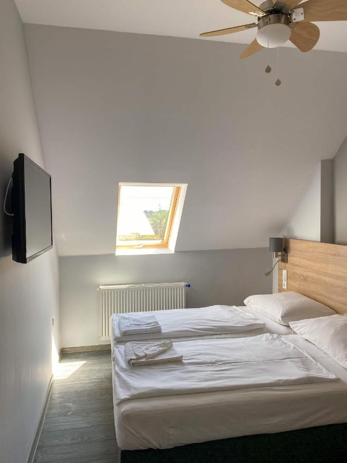 Kis Szieszta Panzio Bed & Breakfast Balatonboglar Exterior photo