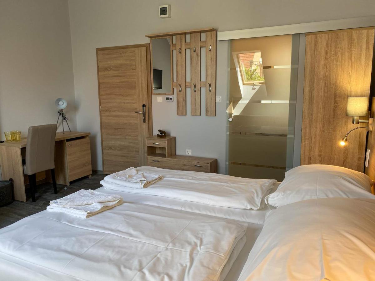 Kis Szieszta Panzio Bed & Breakfast Balatonboglar Exterior photo