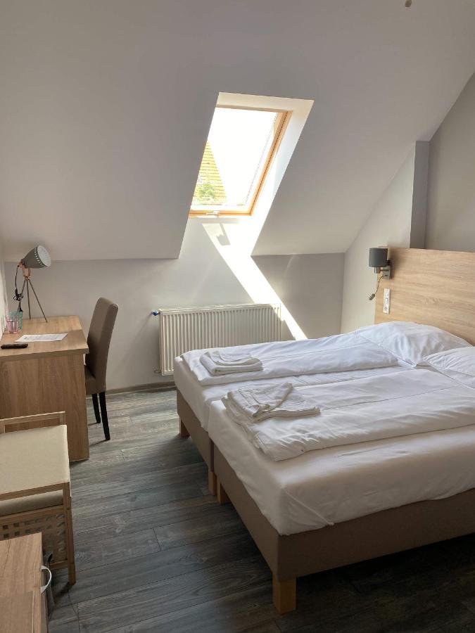Kis Szieszta Panzio Bed & Breakfast Balatonboglar Exterior photo