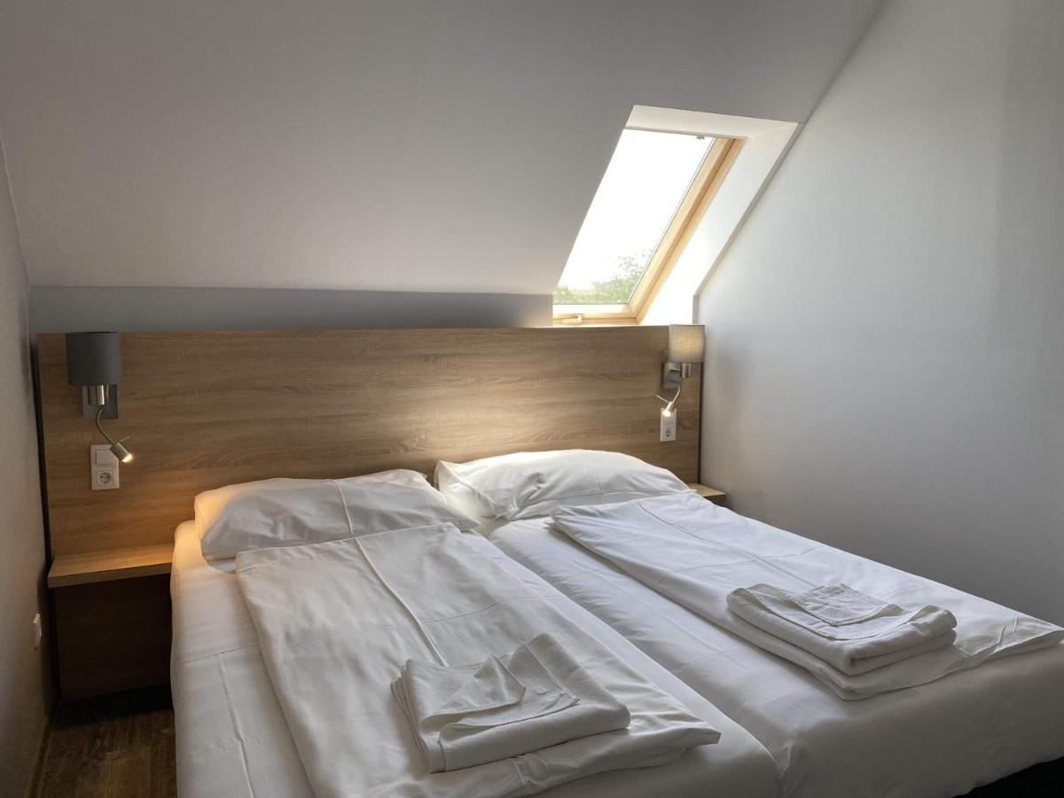 Kis Szieszta Panzio Bed & Breakfast Balatonboglar Exterior photo