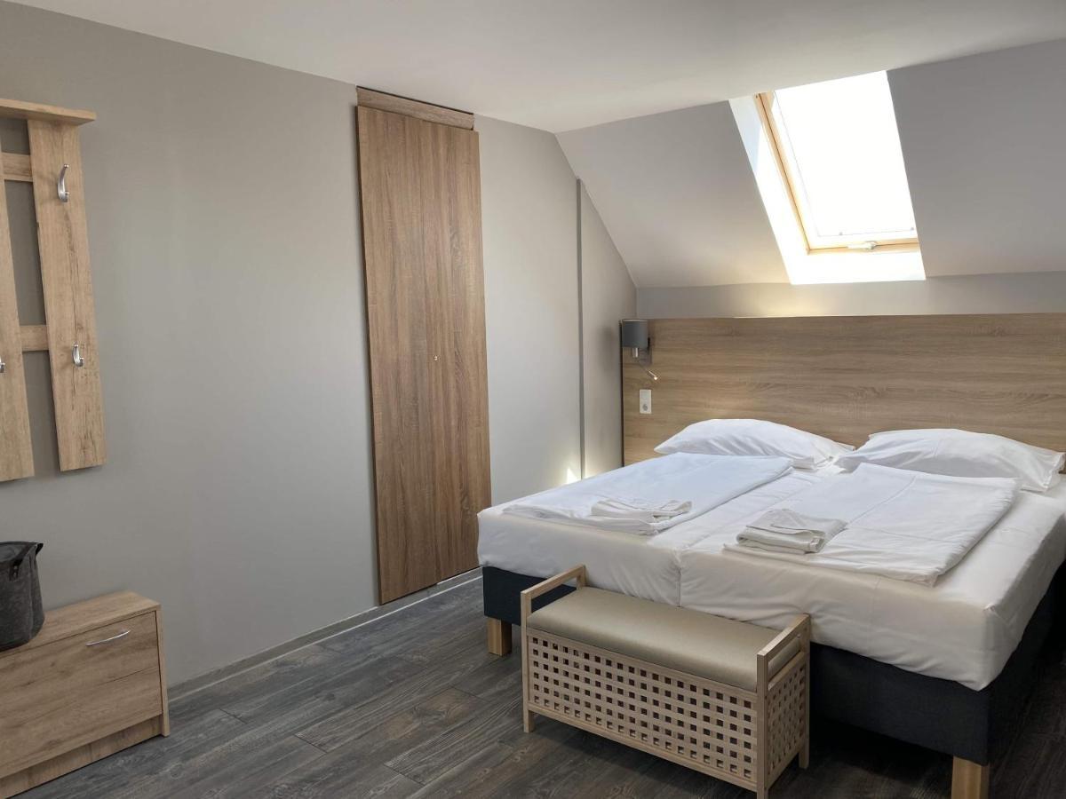 Kis Szieszta Panzio Bed & Breakfast Balatonboglar Exterior photo